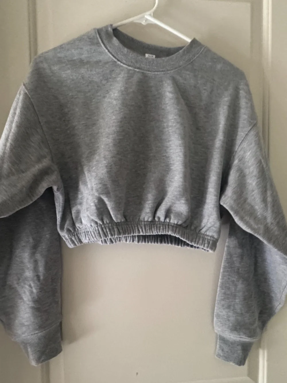 Alo Yoga Gray cropped sweatshirt- XS-  NEVER WORN